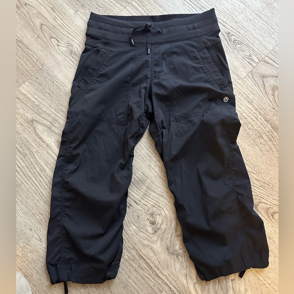 Women’s Lululemon Black Athletic Crops - loose